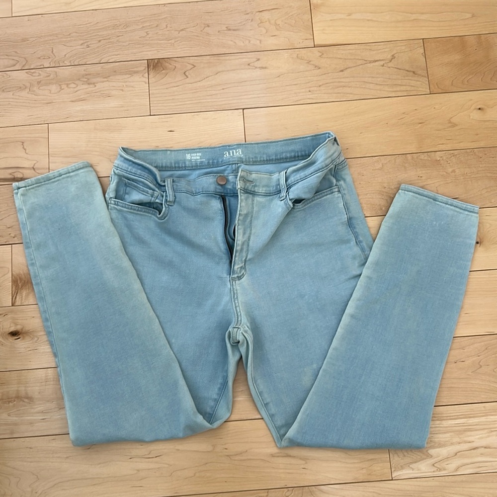 a.n.a Women’s High-rise Jegging Size 16 light blue wash
